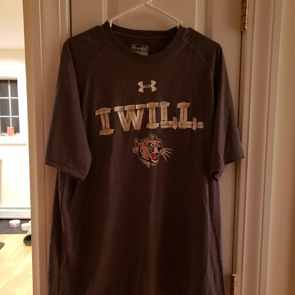 Men's Under Armour short sleeve shirt NWOT. L